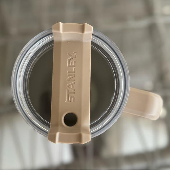 Stanley Adventure Quencher In Driftwood Travel Tumbler Straw Cup 40 oz - Picture 4 of 11